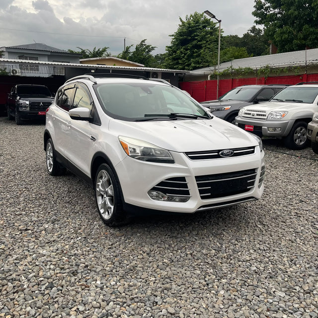 Ford Escape 2015 2.0 Titanium, recien ingresada
